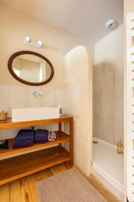 Chambre Double Cosy - Gite De La Louve Fougax-et-Barrineuf Buitenkant foto