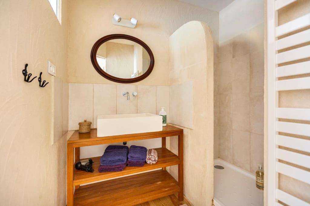 Chambre Double Cosy - Gite De La Louve Fougax-et-Barrineuf Buitenkant foto